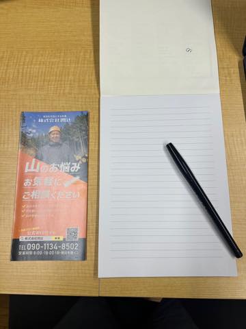 自社紹介パンフレットと手書きでご挨拶させていただいております。